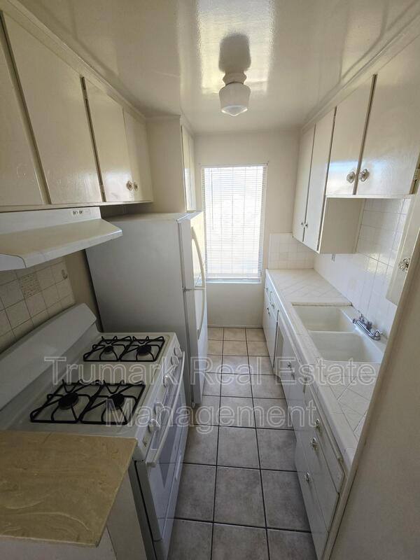 Apartment for rent at 4619 Lexington Ave #5, Los Angeles, CA 90029