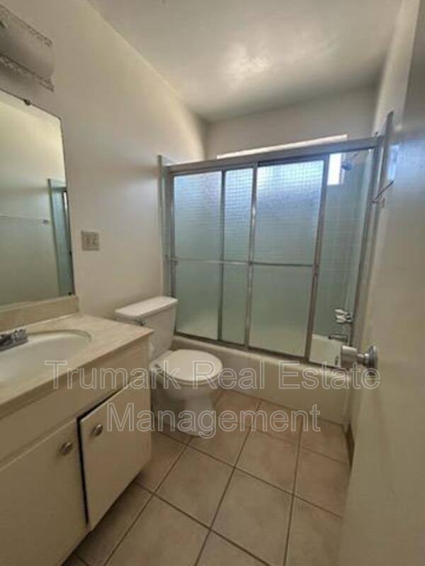Apartment for rent at 4619 Lexington Ave #5, Los Angeles, CA 90029