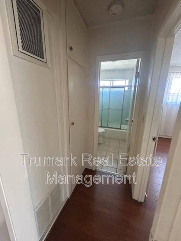 Apartment for rent at 4619 Lexington Ave #5, Los Angeles, CA 90029