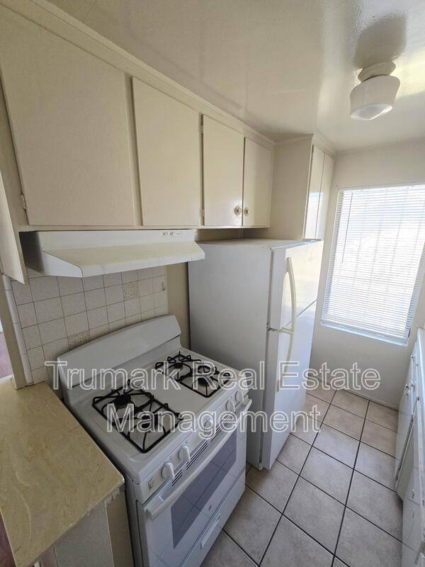 Apartment for rent at 4619 Lexington Ave #5, Los Angeles, CA 90029