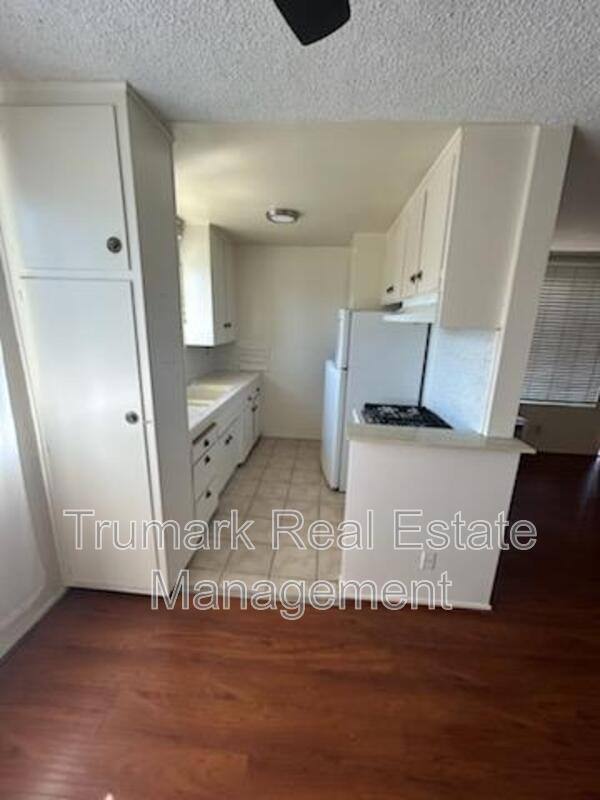 Apartment for rent at 4619 Lexington Ave #5, Los Angeles, CA 90029