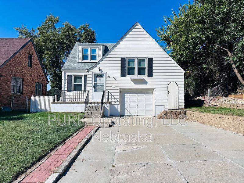 House for rent at 830 S 54th St, Omaha, NE 68106