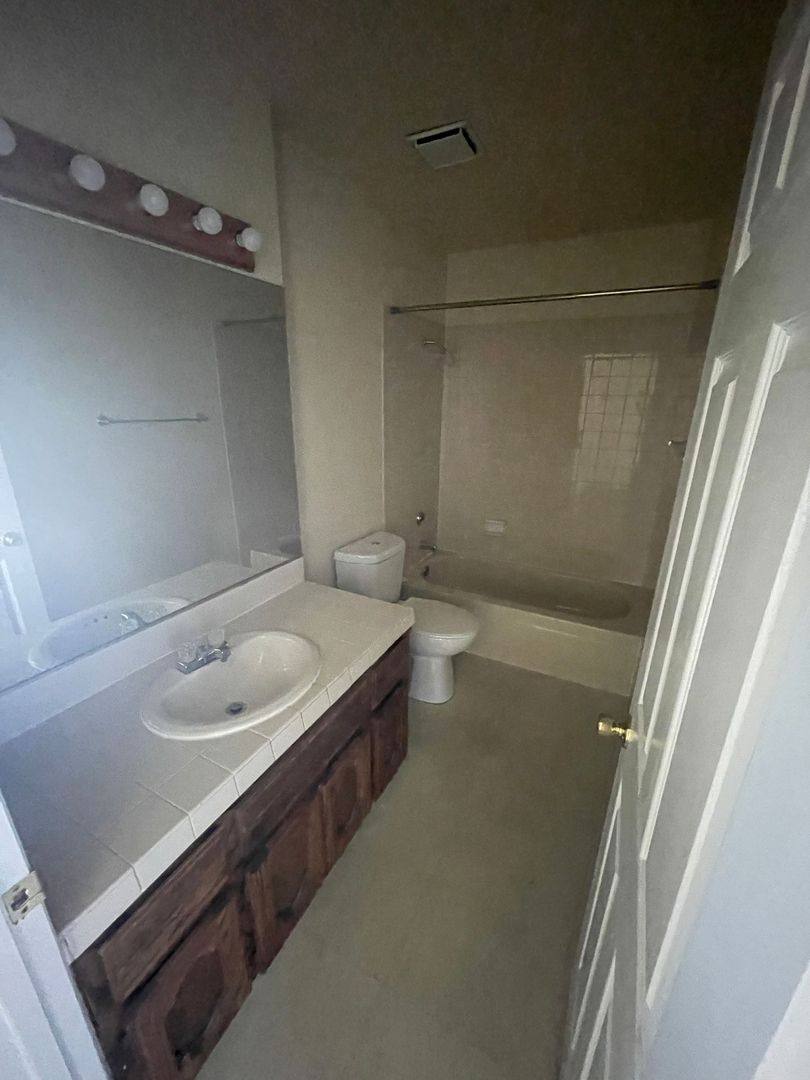 Apartment for rent at 19087 Allegheny Rd, Apple Valley, CA 92307