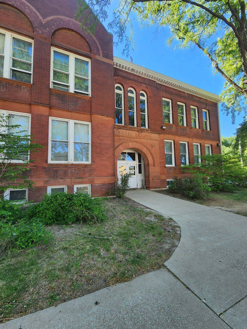 Apartment for rent at 1730 S 11th St, Omaha, NE 68108