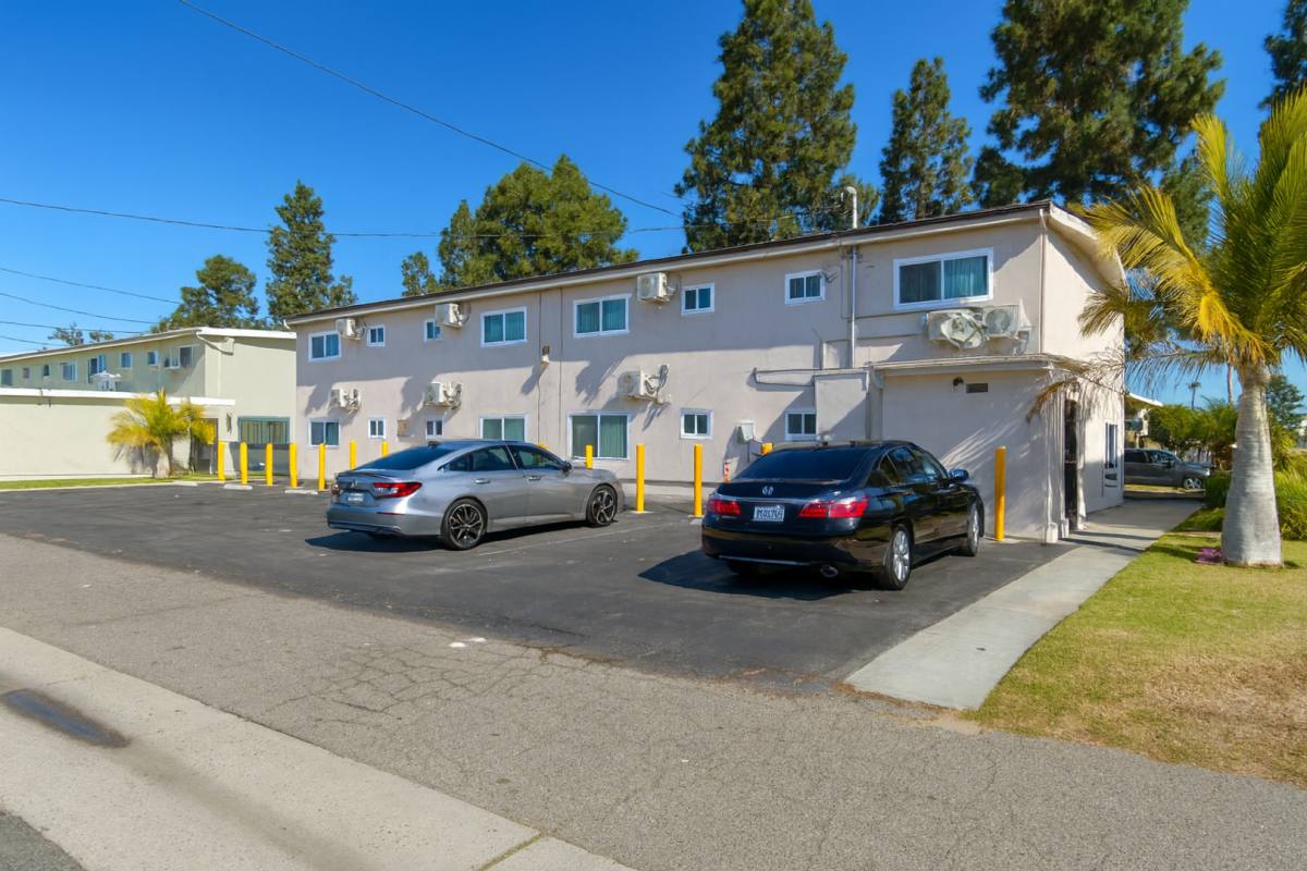Apartment for rent at 12571 Kensington Lane, Garden Grove, CA 92840