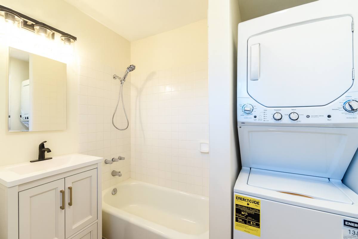 Apartment for rent at 12571 Kensington Lane, Garden Grove, CA 92840