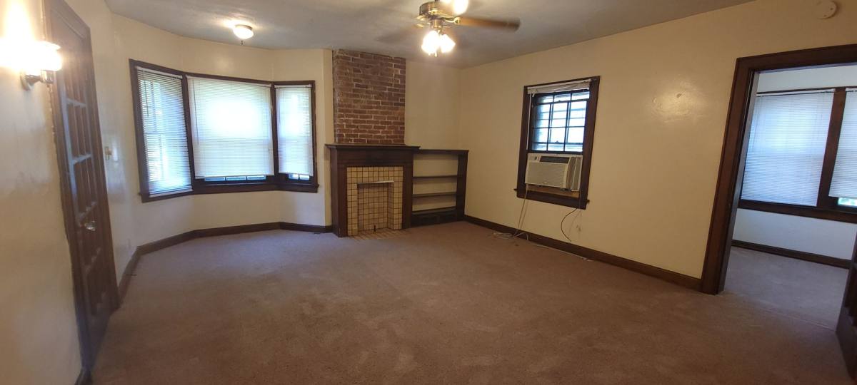 Apartment for rent at 2054 Iuka Ave, Columbus, OH 43201