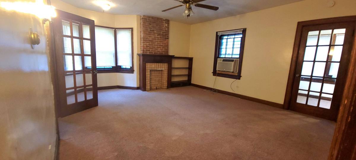 Apartment for rent at 2054 Iuka Ave, Columbus, OH 43201