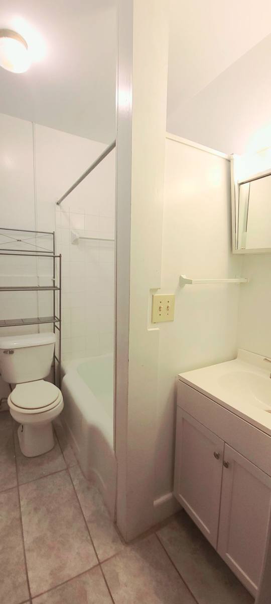 Apartment for rent at 2054 Iuka Ave, Columbus, OH 43201