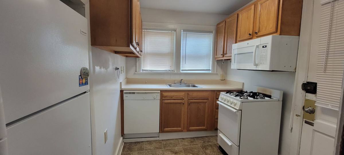 Apartment for rent at 2054 Iuka Ave, Columbus, OH 43201