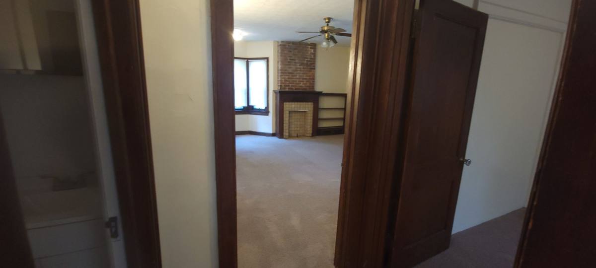 Apartment for rent at 2054 Iuka Ave, Columbus, OH 43201