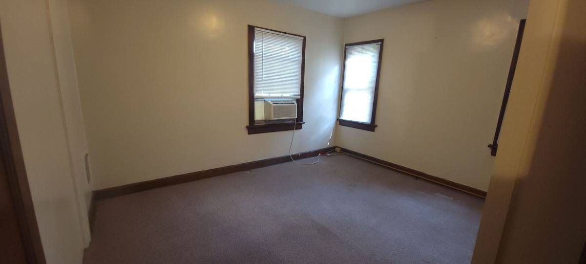 Apartment for rent at 2054 Iuka Ave, Columbus, OH 43201
