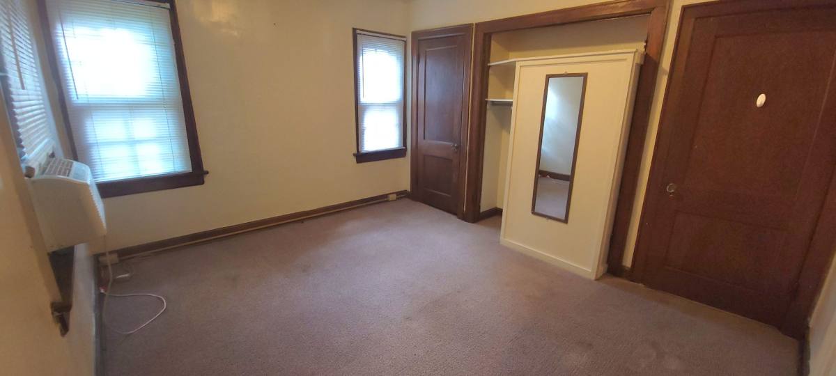 Apartment for rent at 2054 Iuka Ave, Columbus, OH 43201