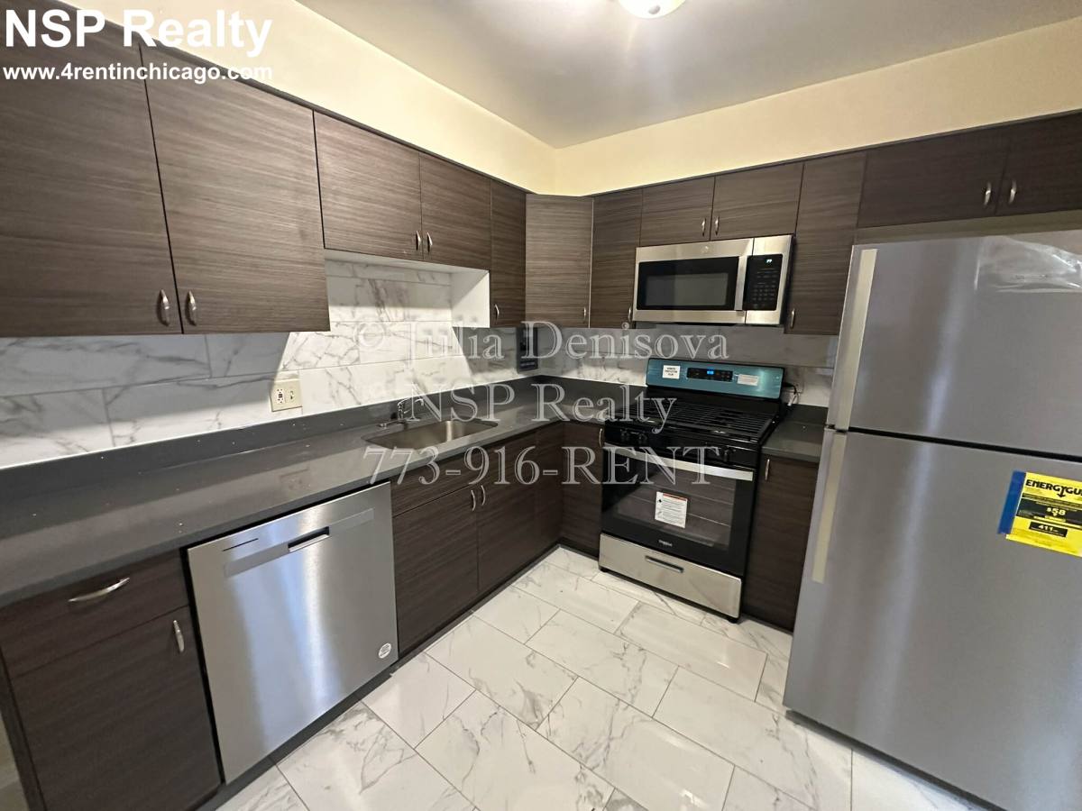 Apartment for rent at 415 Stevens Dr #G01, Addison, IL 60101