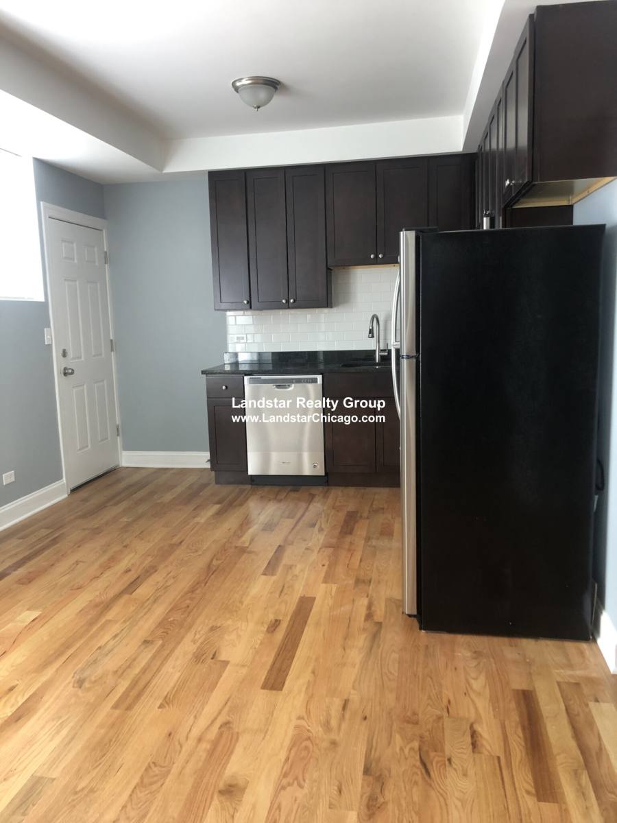 Apartment for rent at 1646 W Pratt Blv #1J, Chicago, IL 60626