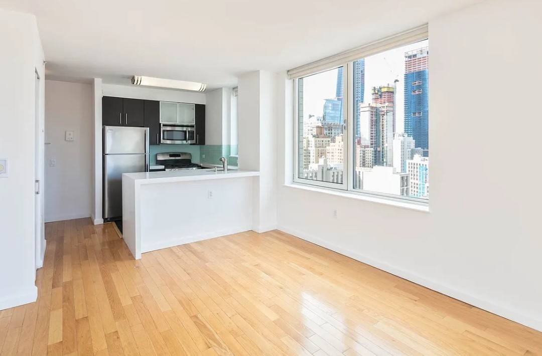 Apartment for rent at 344 W 37th St #27H, New York, NY 10018