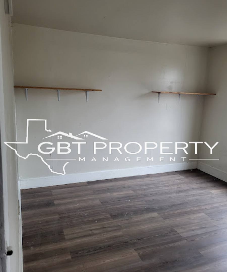 Apartment for rent at 906 E Cotton St, Longview, TX 75602