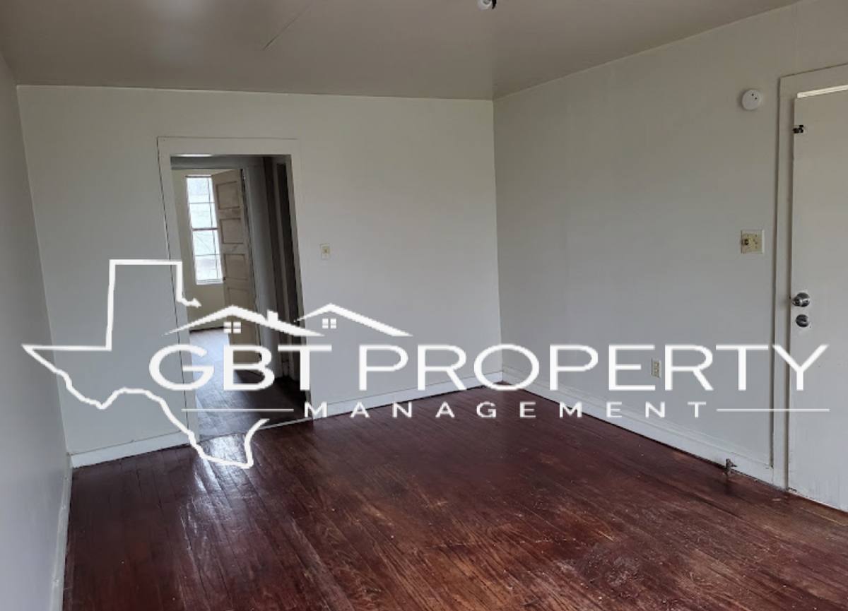 Apartment for rent at 906 E Cotton St, Longview, TX 75602