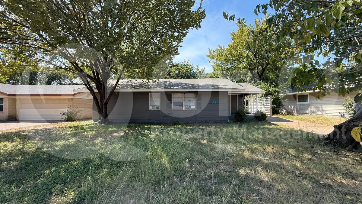 House for rent at 910 S Mills Dr, Euless, TX 76040