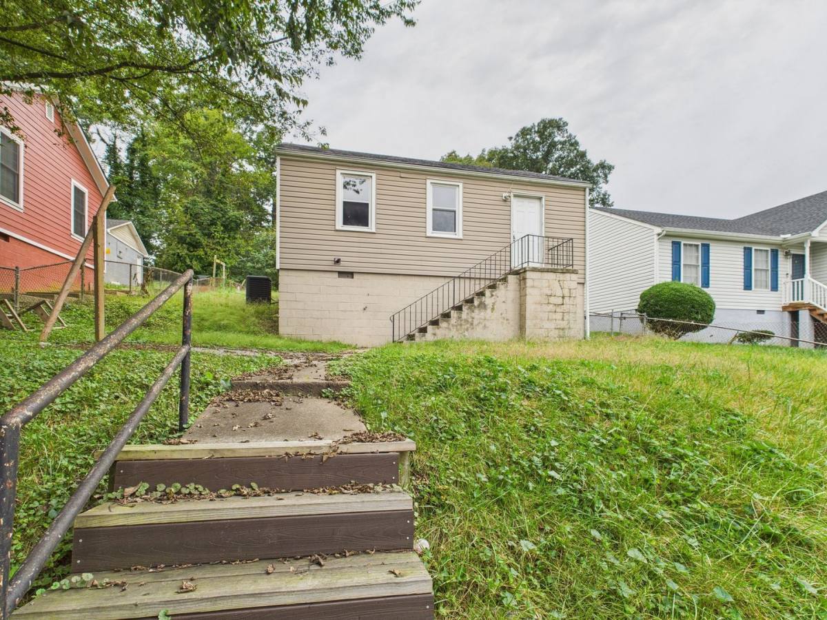 House for rent at 4707 Castlewood Rd, Richmond, VA 23234