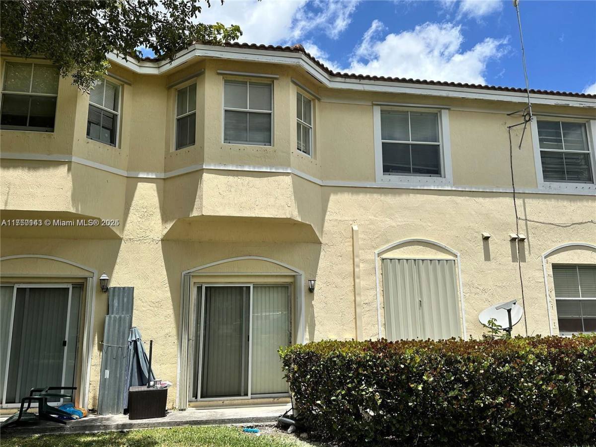 Apartment for rent at 1568 SE 26th St, Homestead, FL 33035