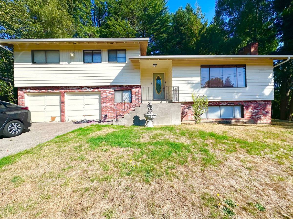 House for rent at 13570 Shireva Dr, Lake Oswego, OR 97034