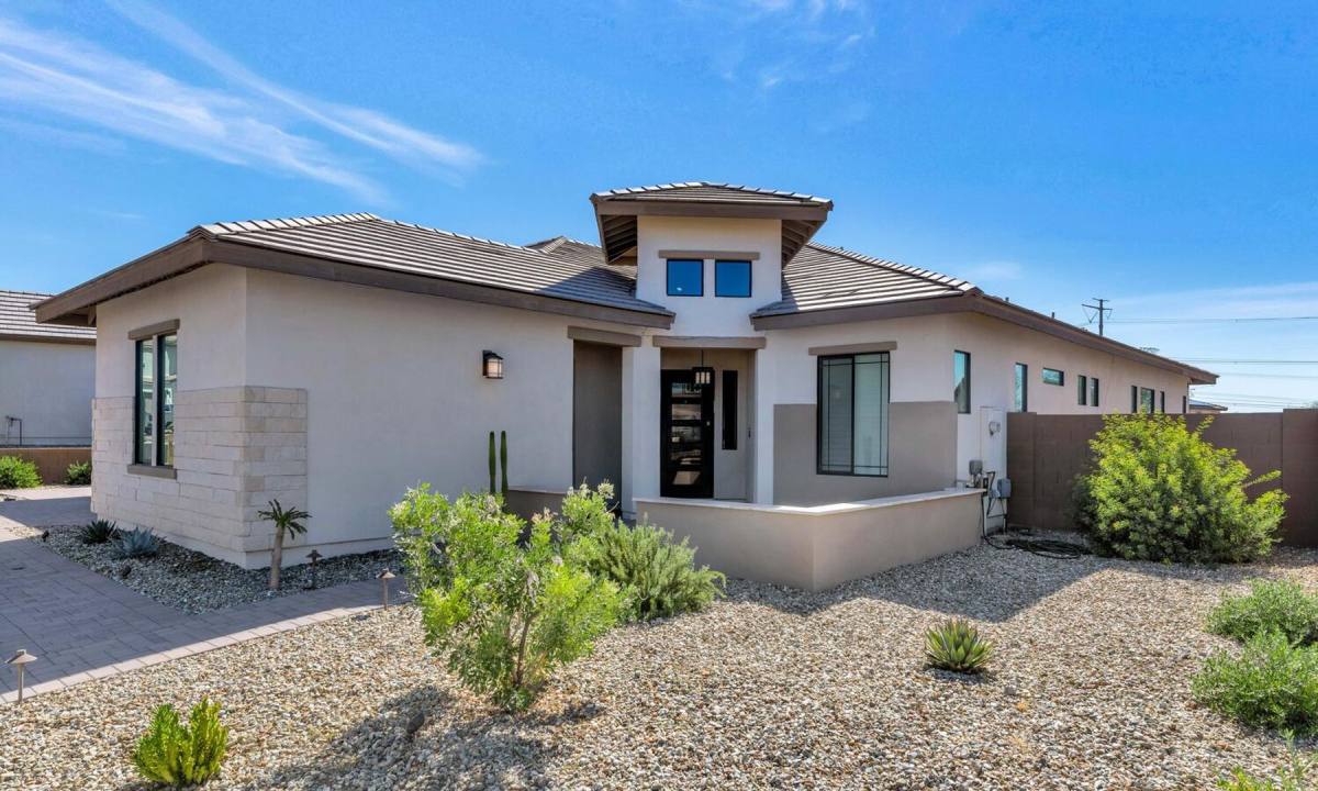 House for rent at 2041 E Fallen Leaf Lane, Phoenix, AZ 85024