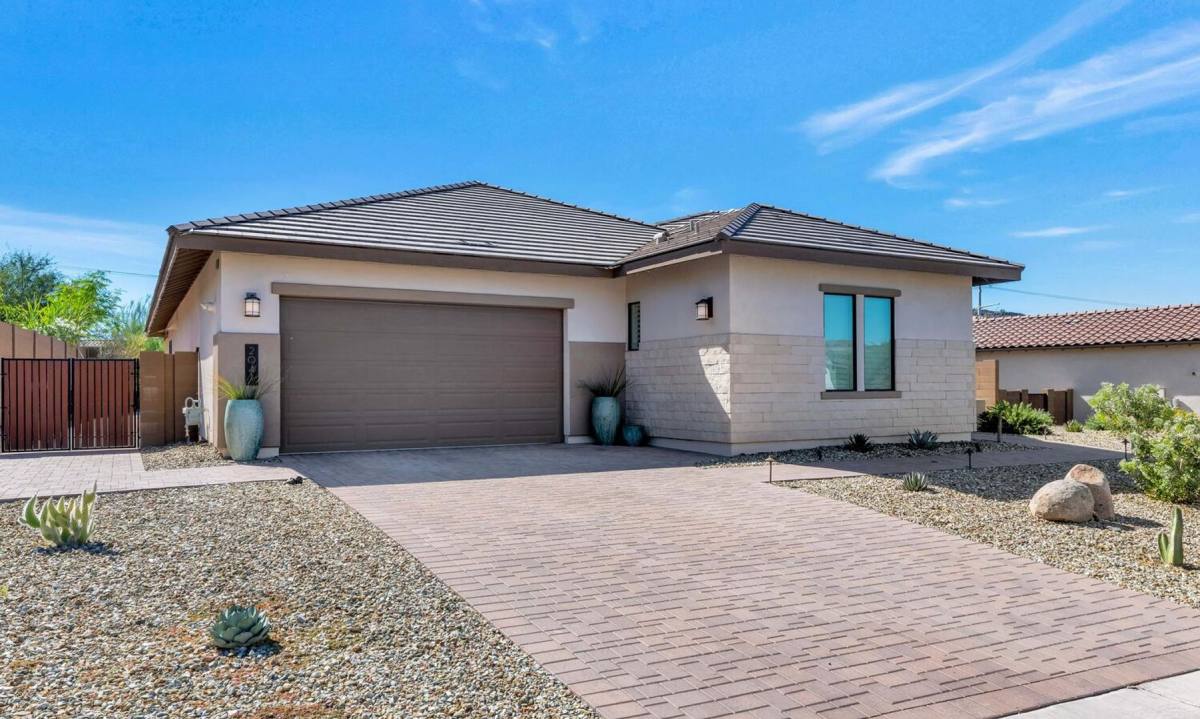 House for rent at 2041 E Fallen Leaf Lane, Phoenix, AZ 85024