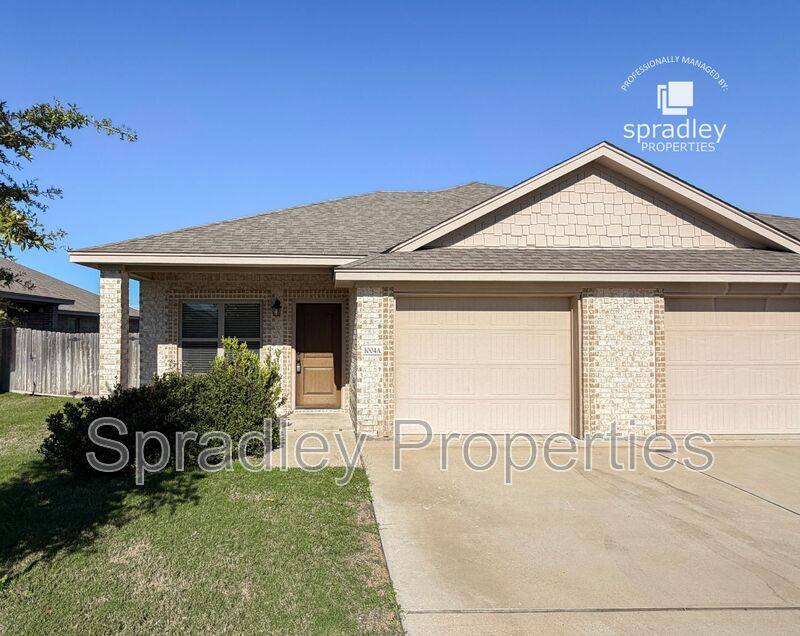 Townhouse for rent at 1004A Sparrow Cove, Troy, TX 76579