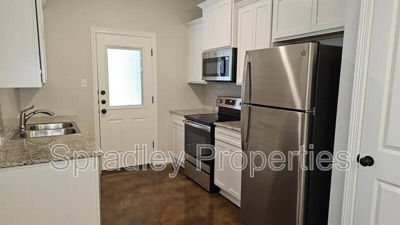 Townhouse for rent at 1004A Sparrow Cove, Troy, TX 76579