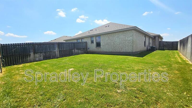 Townhouse for rent at 1004A Sparrow Cove, Troy, TX 76579