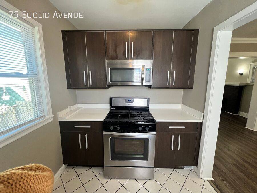 Townhouse for rent at 75 Euclid Ave, Columbus, OH 43201