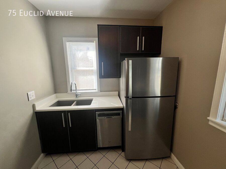 Townhouse for rent at 75 Euclid Ave, Columbus, OH 43201