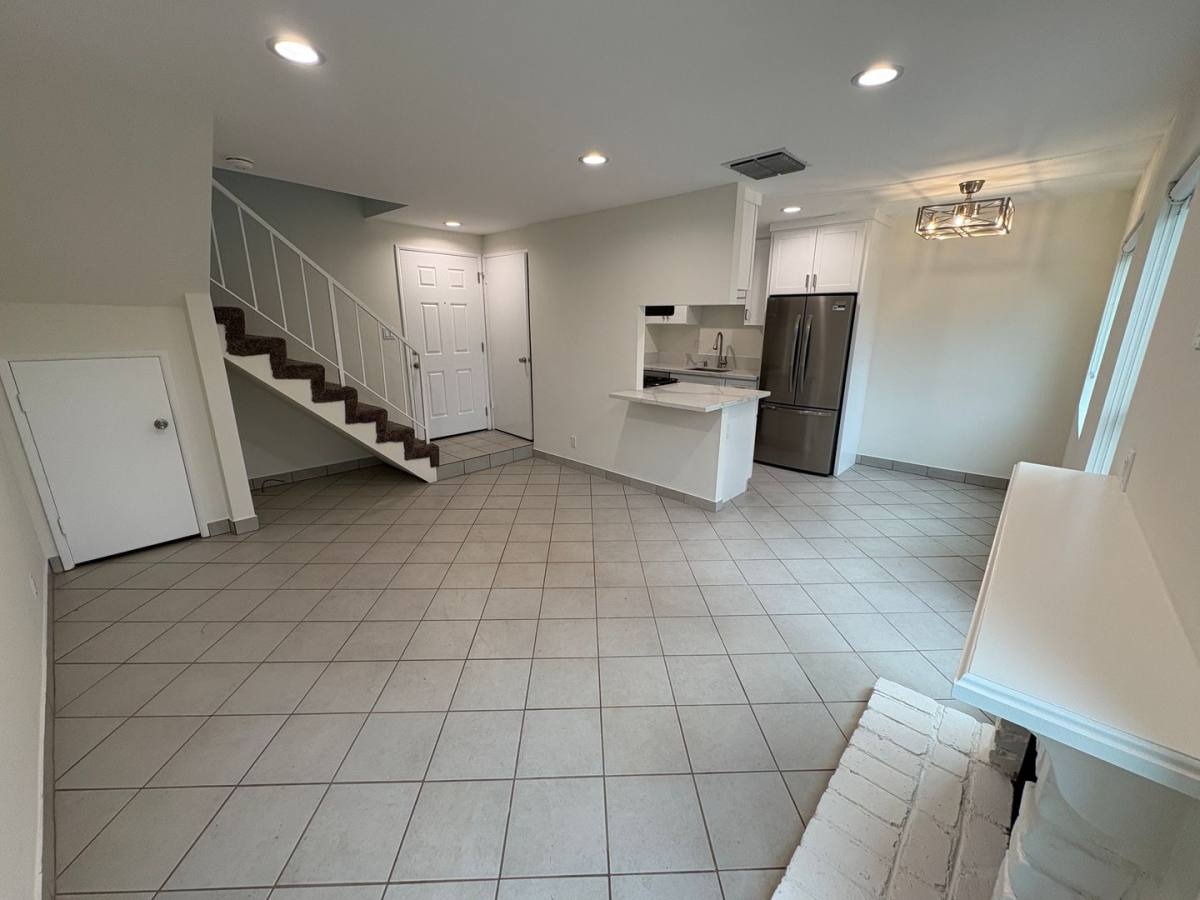 Apartment for rent at 5344 Circle Dr, Van Nuys, CA 91401