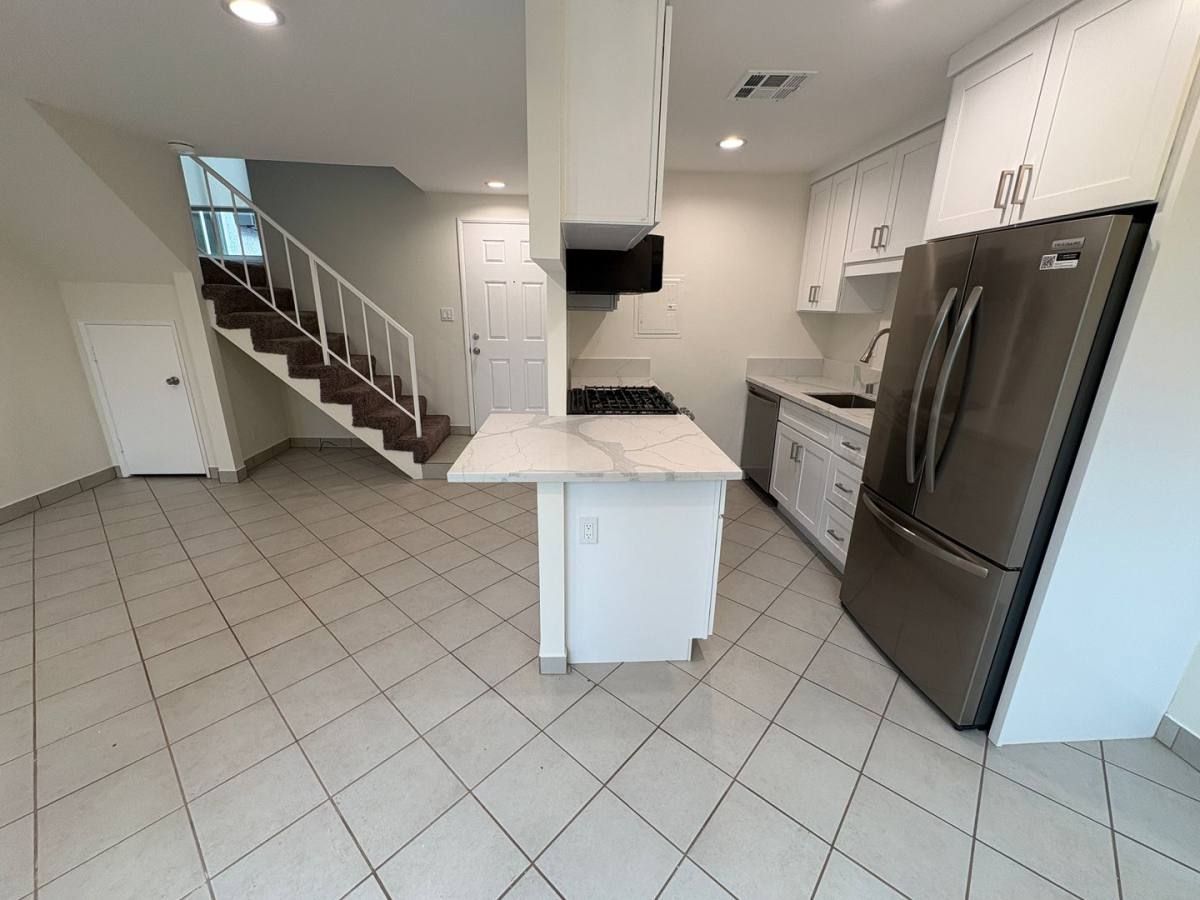 Apartment for rent at 5344 Circle Dr, Van Nuys, CA 91401