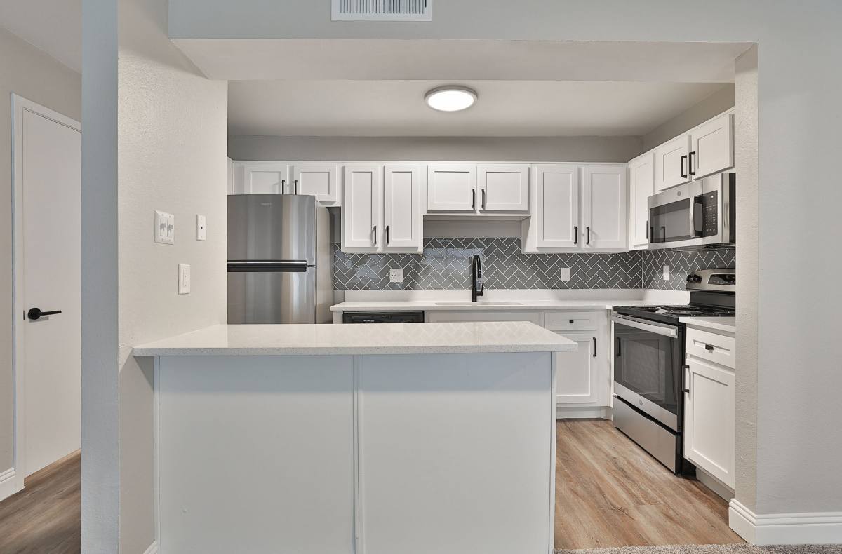 Apartment for rent at Verlaine on the Parkway, 5151 Verde Valley Lane, Dallas, TX 75254