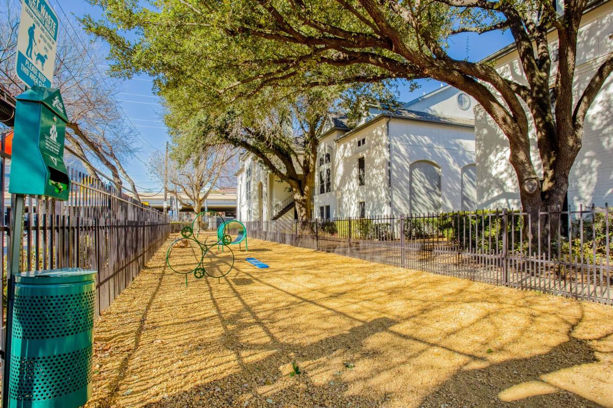 Apartment for rent at Verlaine on the Parkway, 5151 Verde Valley Lane, Dallas, TX 75254