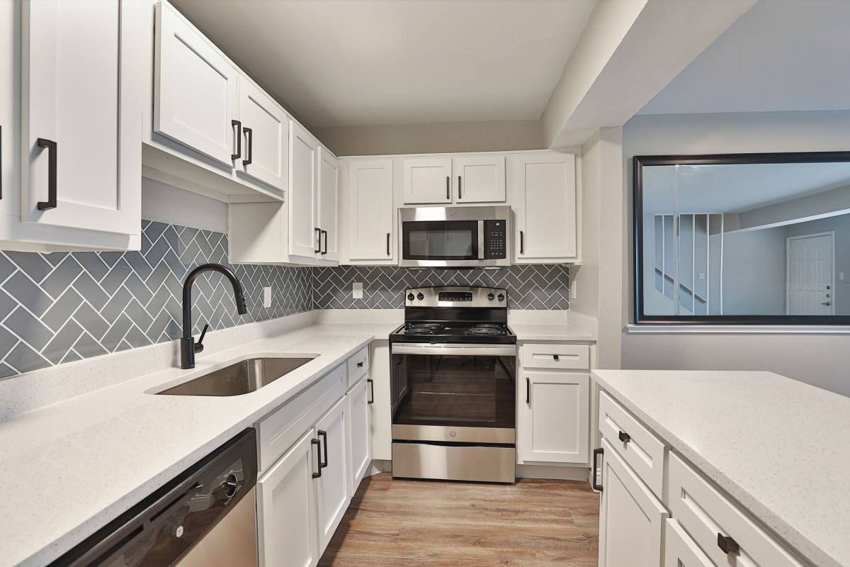 Apartment for rent at Verlaine on the Parkway, 5151 Verde Valley Lane, Dallas, TX 75254