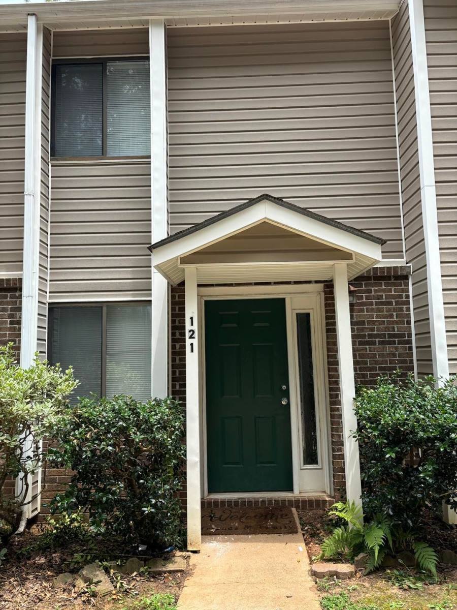 House for rent at 121 Candlebrook Dr, Enterprise, AL 36330