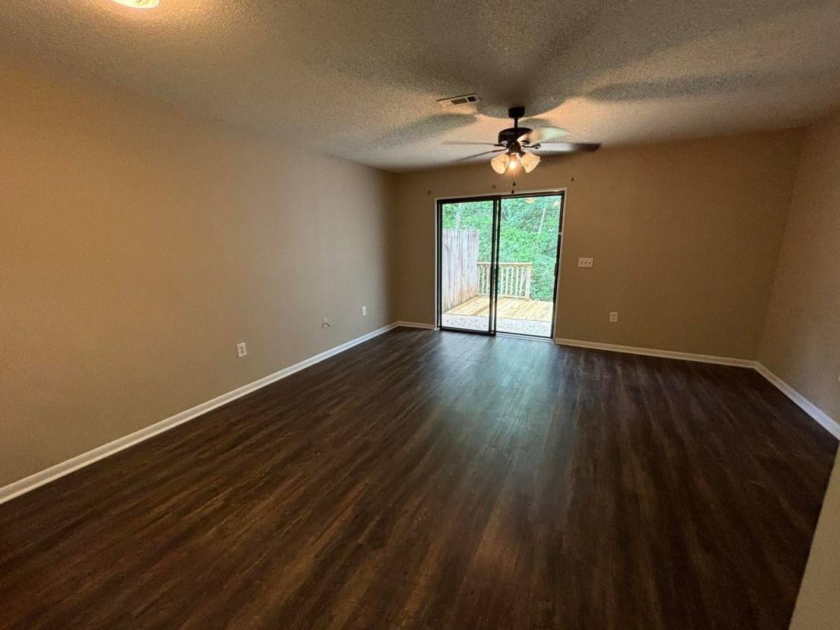 House for rent at 121 Candlebrook Dr, Enterprise, AL 36330