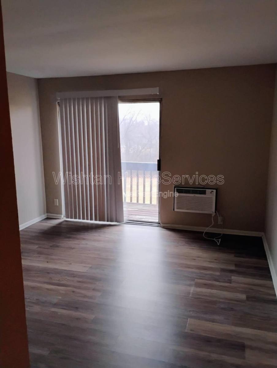 Apartment for rent at 218 Charleston Blvd #5, Macomb, IL 61455