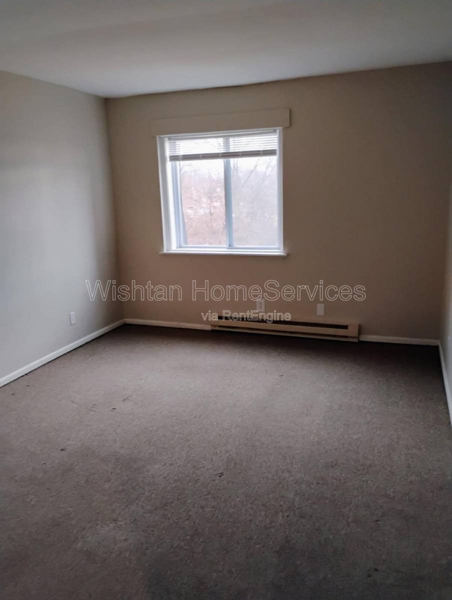 Apartment for rent at 218 Charleston Blvd #5, Macomb, IL 61455