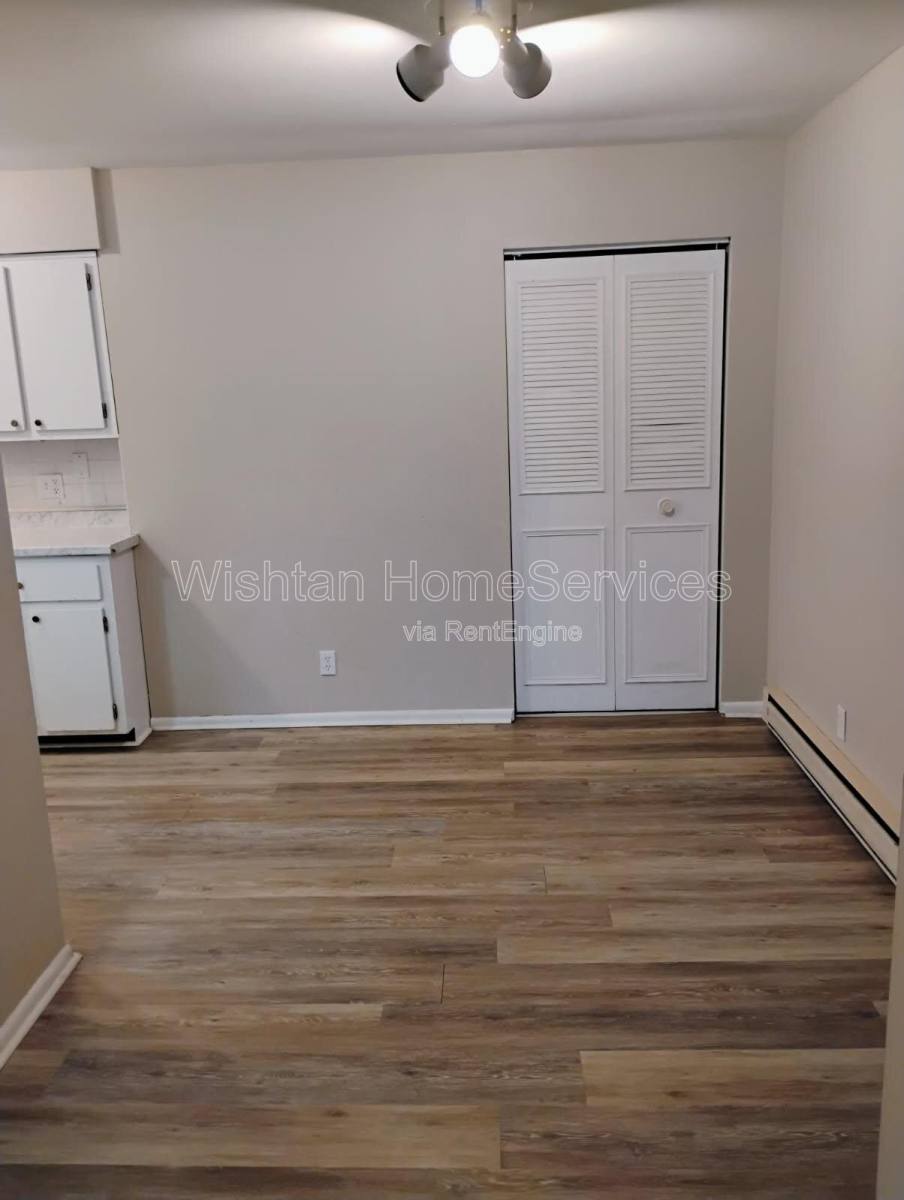 Apartment for rent at 218 Charleston Blvd #5, Macomb, IL 61455