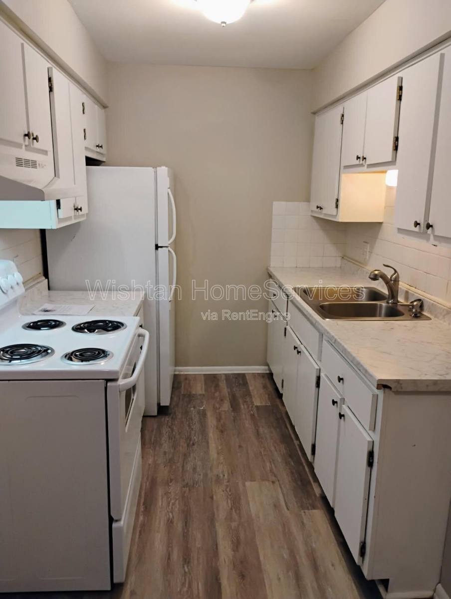 Apartment for rent at 218 Charleston Blvd #5, Macomb, IL 61455