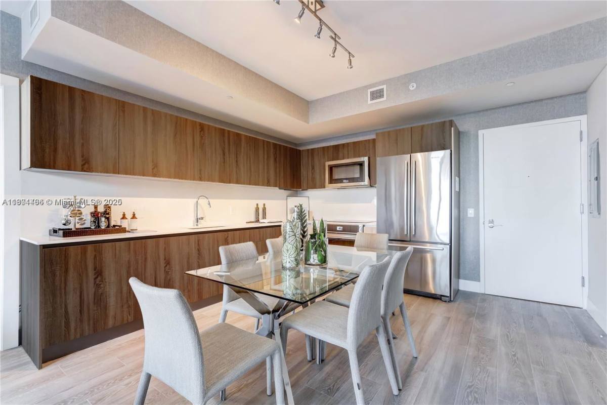 Apartment for rent at 2960 NE 207th St #909, Miami, FL 33180