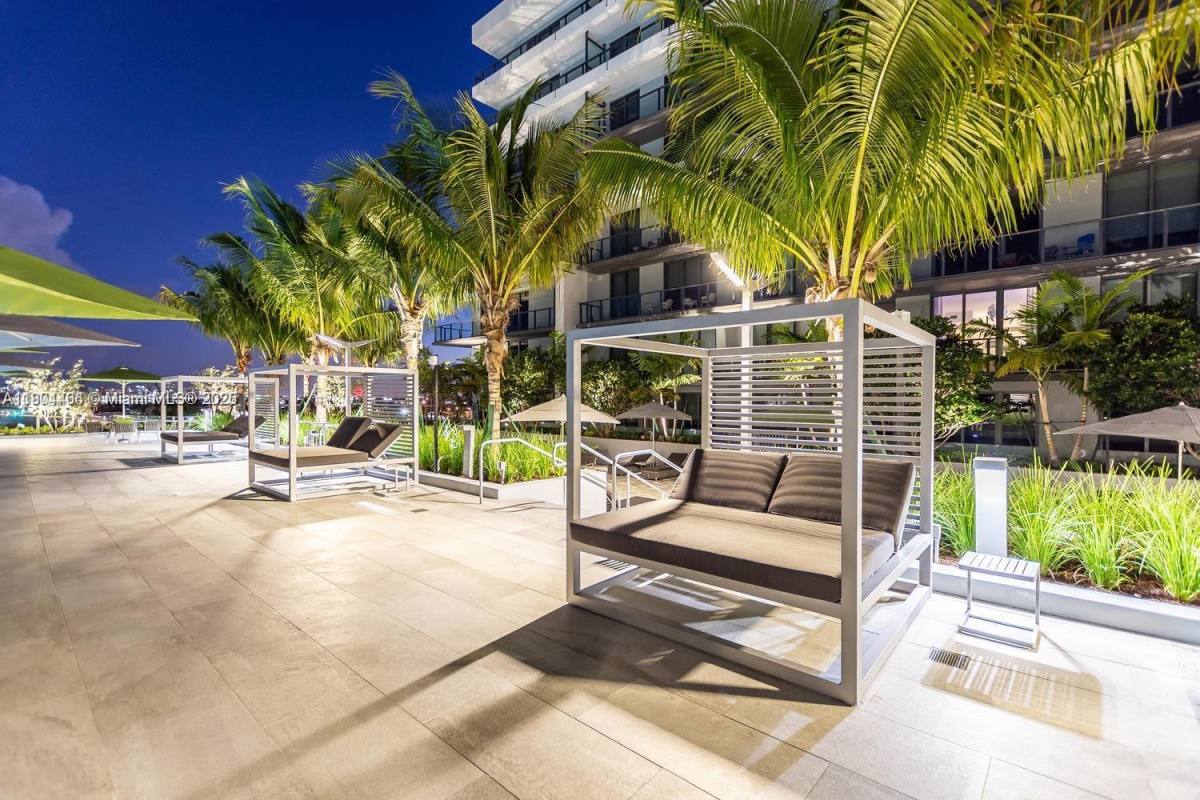 Apartment for rent at 2960 NE 207th St #909, Miami, FL 33180