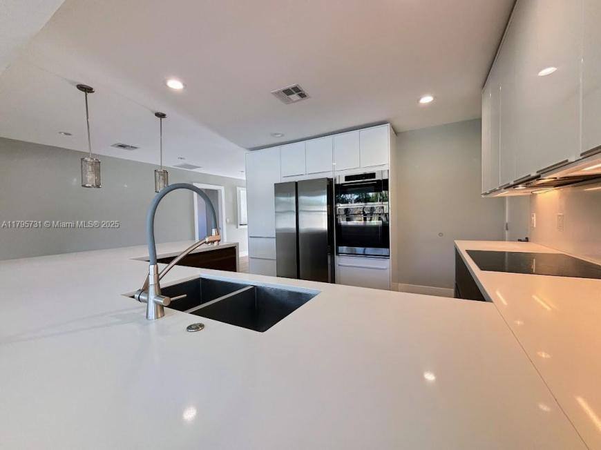 House for rent at 401 S Highland Dr, Hollywood, FL 33021