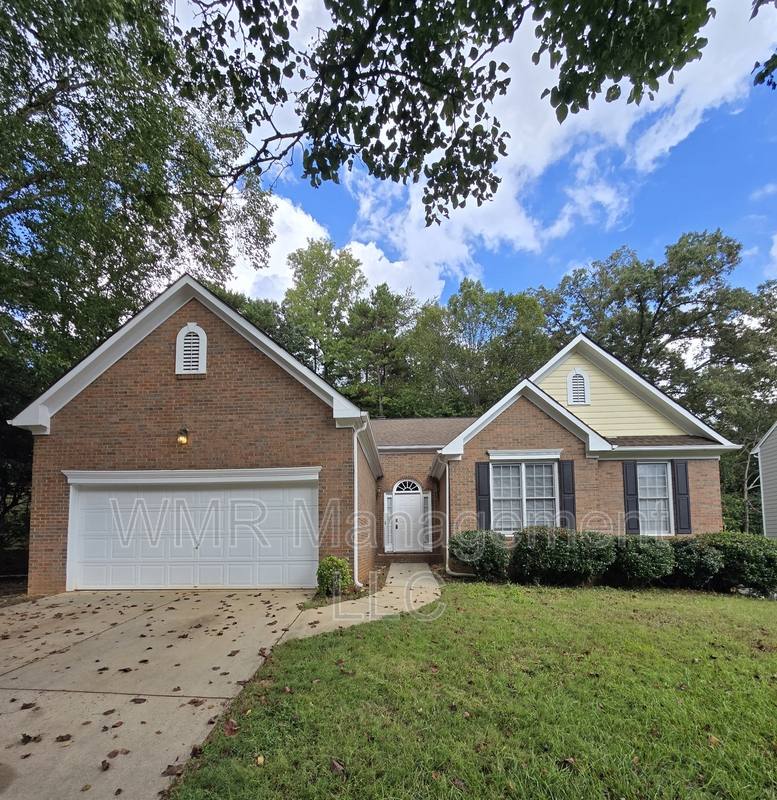 House for rent at 7803 Harrington Woods Rd, Charlotte, NC 28269