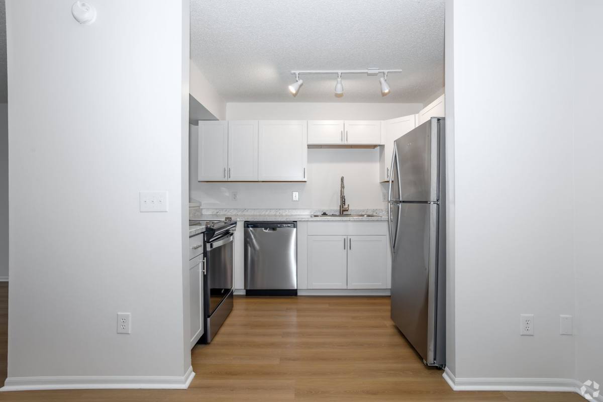 Apartment for rent at 1015 Village Green Court, Newark, OH 43055