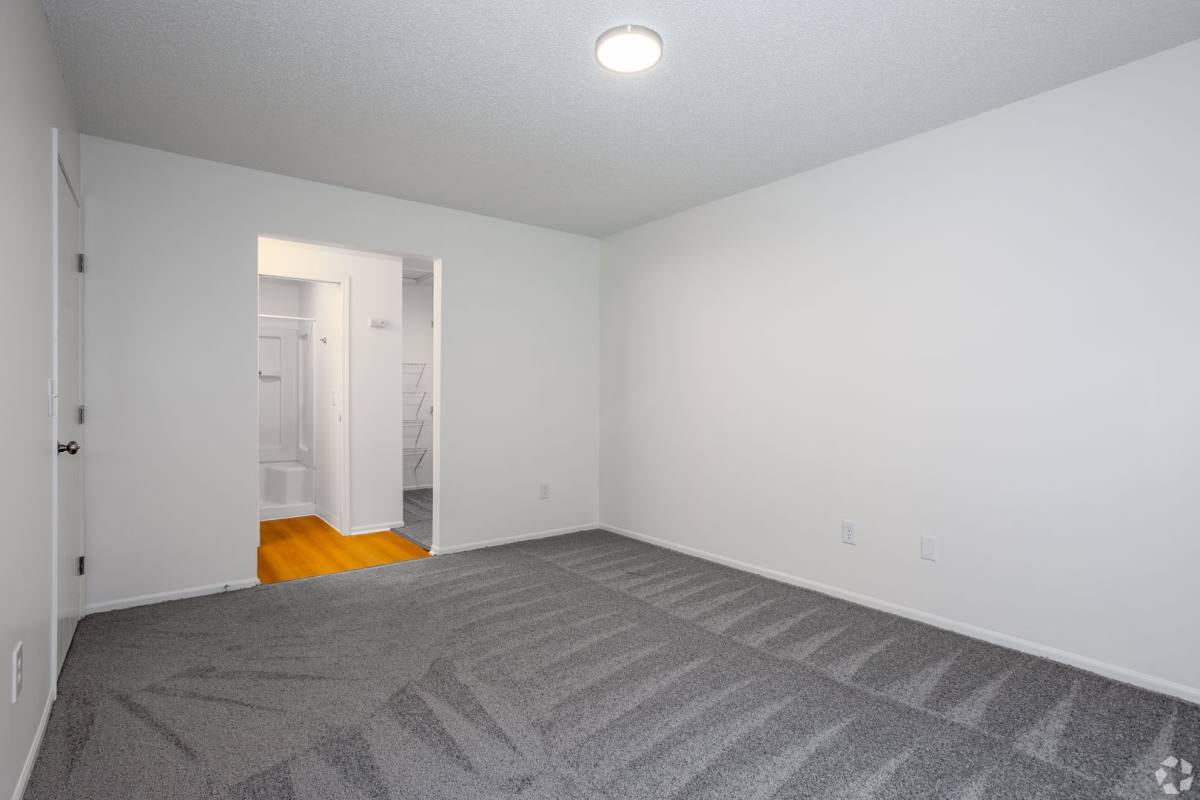 Apartment for rent at 1015 Village Green Court, Newark, OH 43055